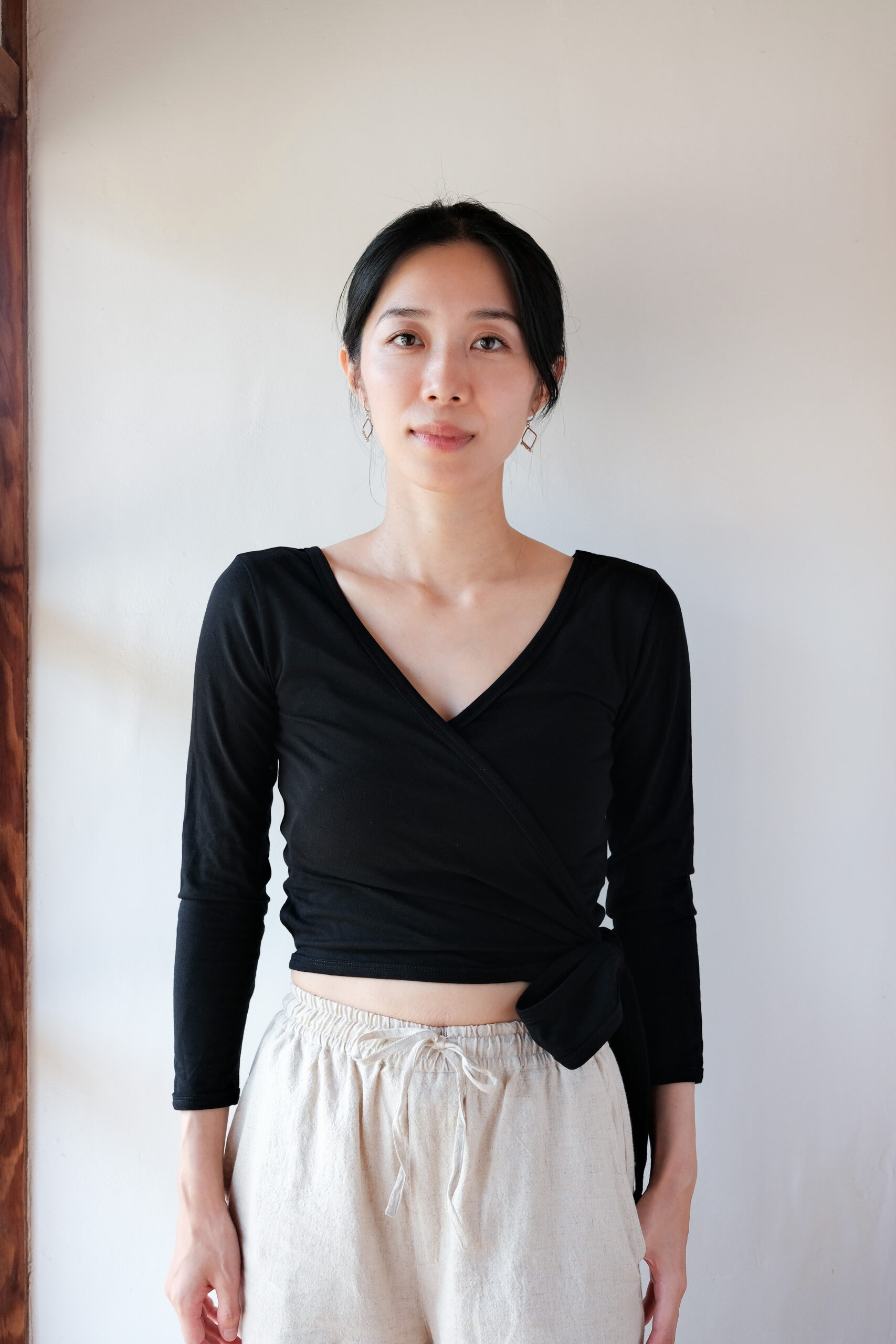 Organic cotton wrap top (black)
